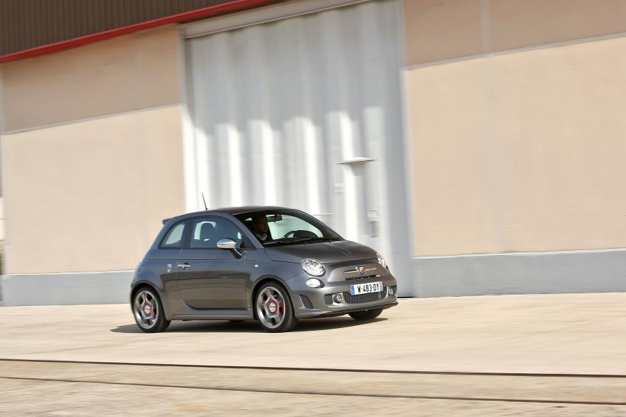  Abarth 595 Competizione 2011 года  (фото 26 из 32)